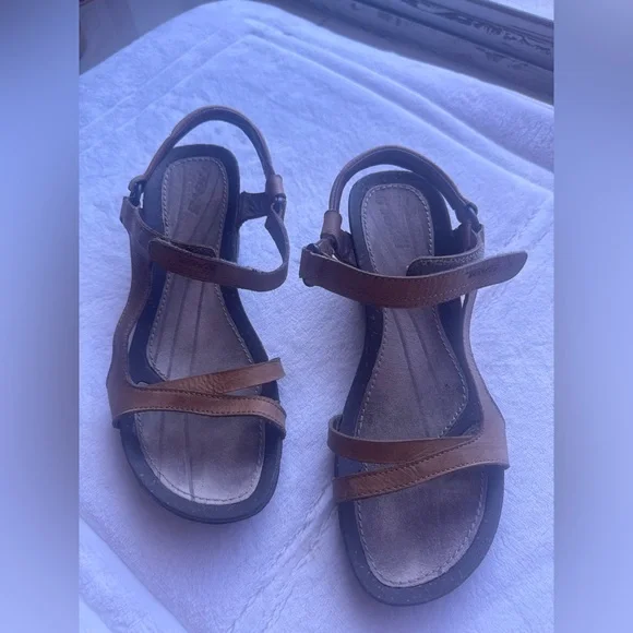 Teva Brown Women's Sandals - Picture 11 of 15